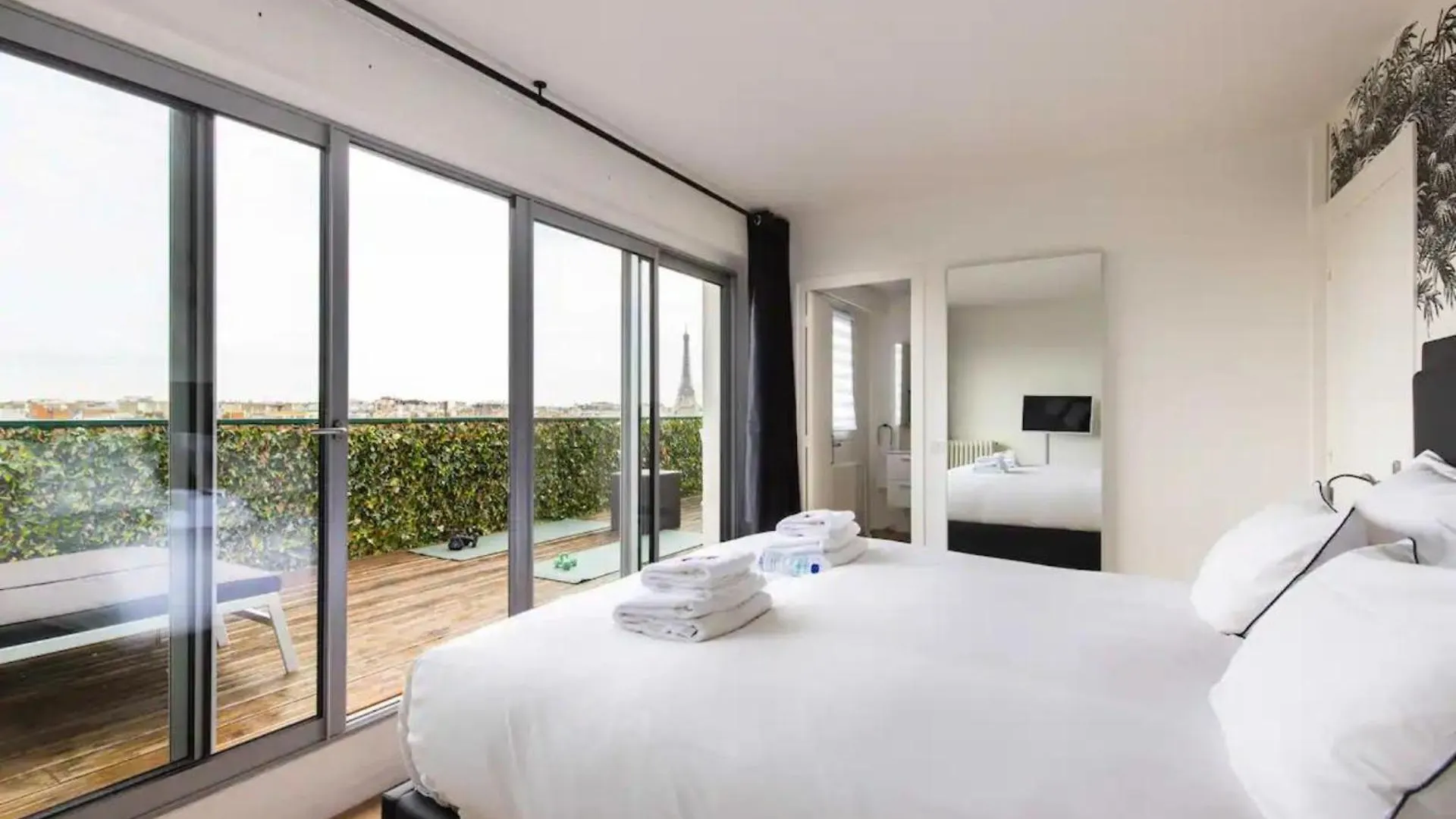 In Special Location Tower Eiffel Paris