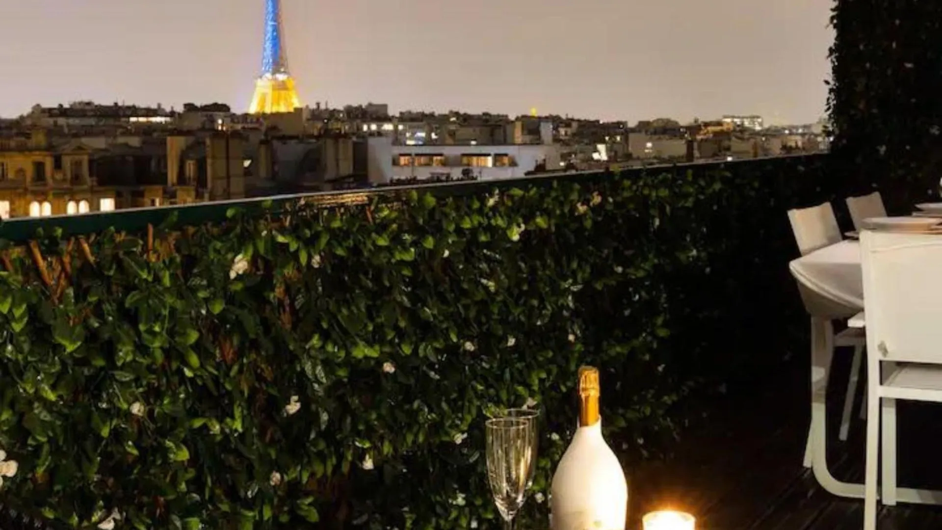 In Special Location Tower Eiffel Paris